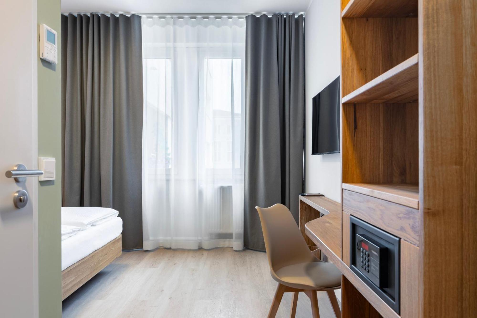 Hotel Columbia Berlin Am Platz Der Luftbruecke — Photos 3